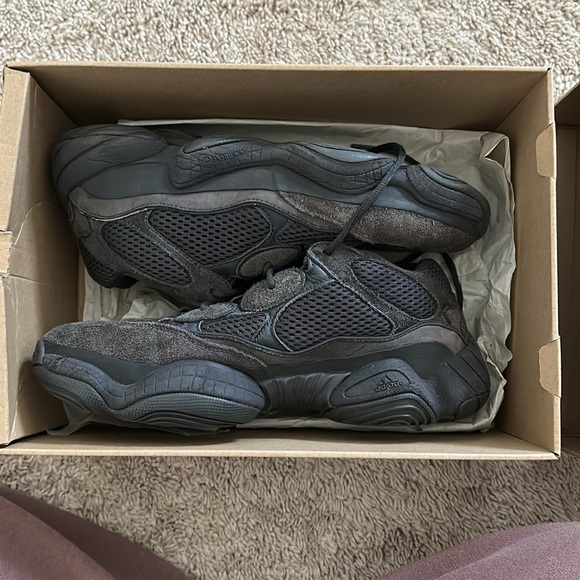 Yeezy 500 - Picture 2 of 5